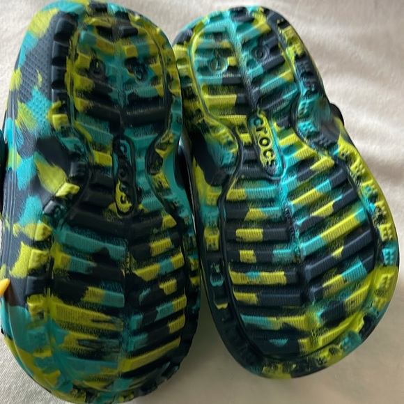 Gently used crocs - Picture 3 of 4